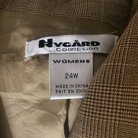 Blazer - Picture 4 of 5